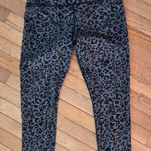Athleta black gray leopard print leggings large